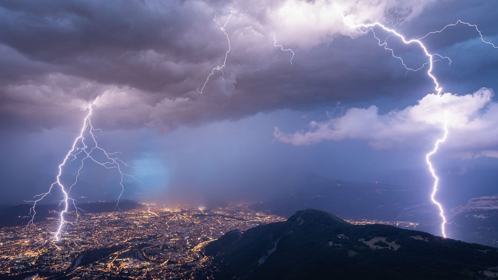 Image d'illustration pour De nombreux orages mettent fin à la canicule