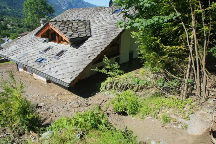 Image d'illustration pour Violents orages en Rhône-Alpes : foudre, grêle, vent et inondations
