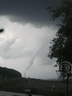 Image d'illustration pour Violents orages en Rhône-Alpes : foudre, grêle, vent et inondations