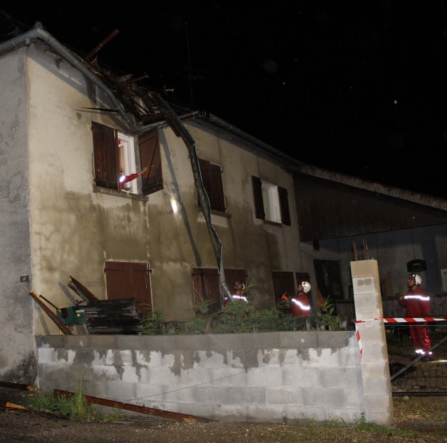 Image d'illustration pour Violents orages en Rhône-Alpes : foudre, grêle, vent et inondations