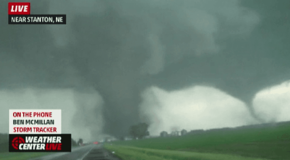 Image d'illustration pour Il y a un an : impressionnantes tornades jumelles au Nebraska