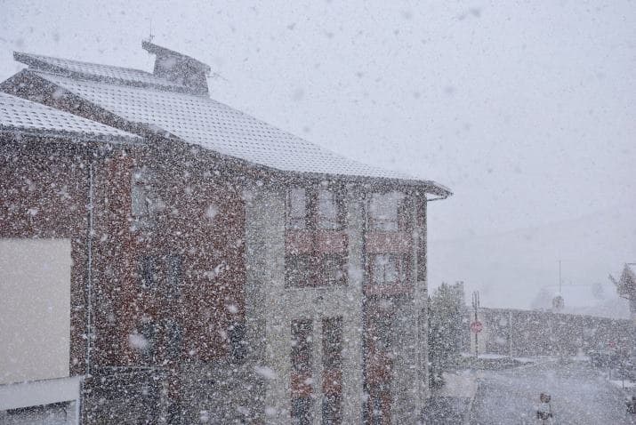 Image d'illustration pour Neige en montagne en septembre : Un phénomène peu commun ?