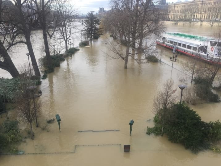 Image d'illustration pour Crue de la Seine à Paris - Graves inondations en régions