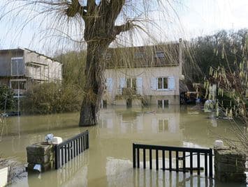 Image d'illustration pour Crue de la Seine à Paris - Graves inondations en régions