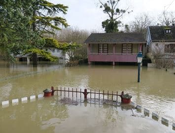 Image d'illustration pour Crue de la Seine à Paris - Graves inondations en régions