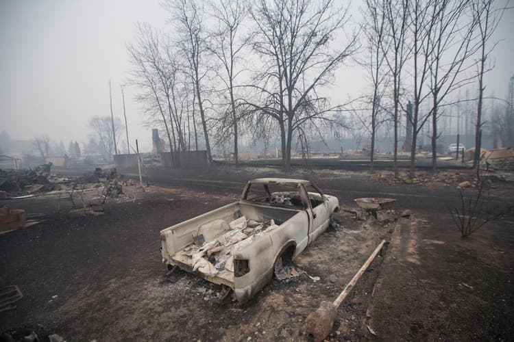 Image d'illustration pour Un gigantesque incendie ravage l'Alberta (Canada)